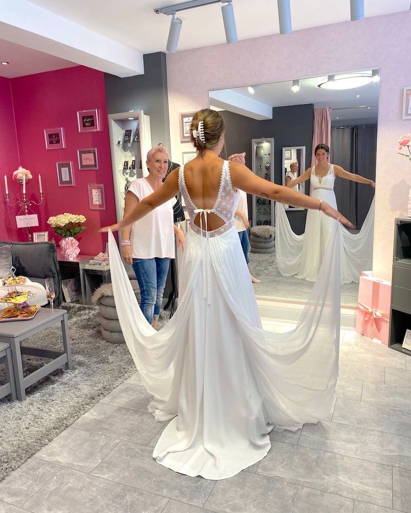 Emotionale Anprobe im Liebreiz Wedding Store