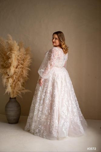 00-brautkleid-lasabina-3572-Zara-plus-size-wedding-dress-2-2